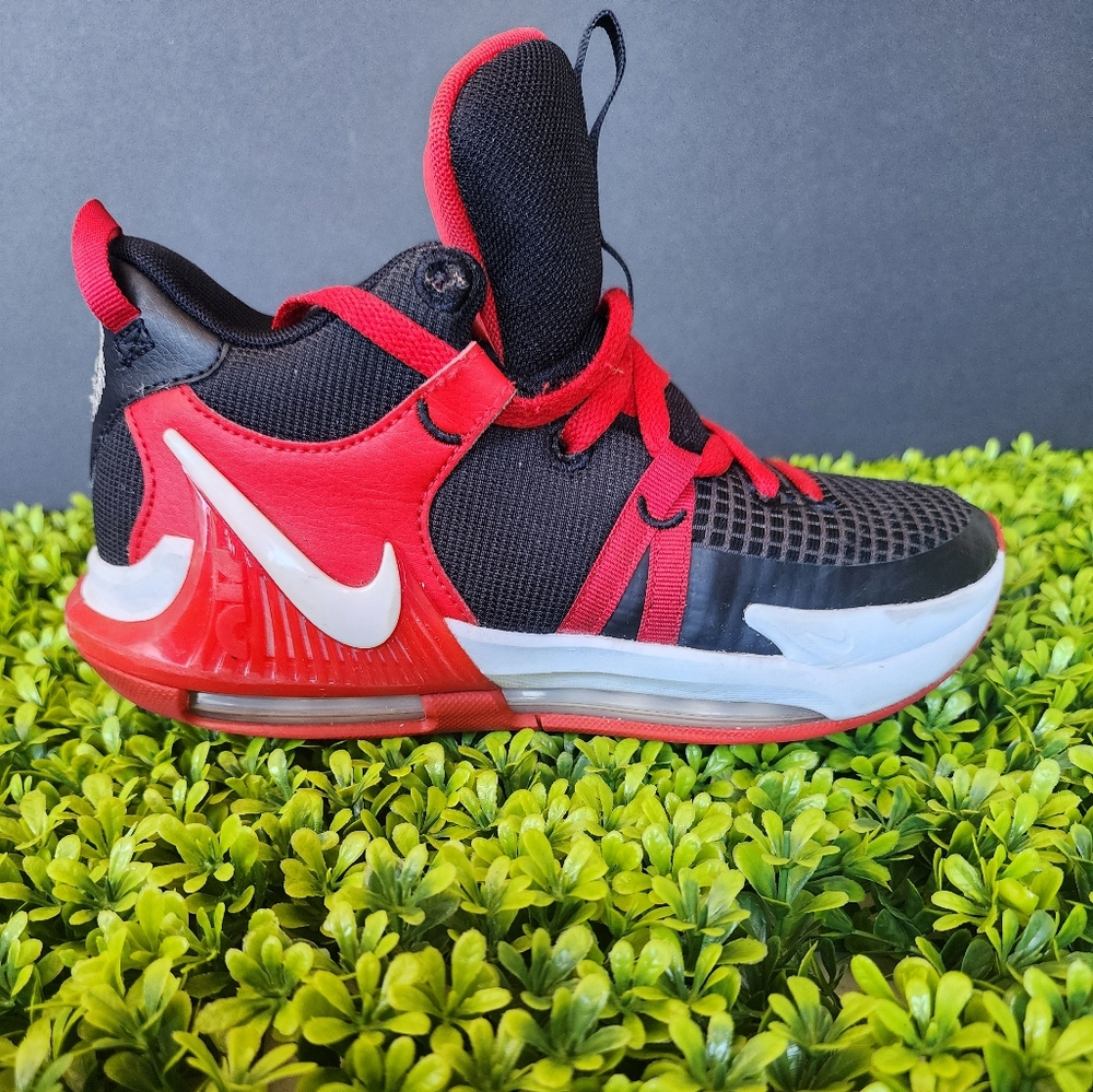 Nike LeBron Witness 7Bred (GS)